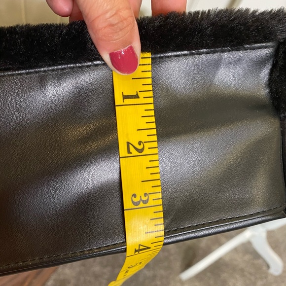 New! Juicy Couture Black Faux Fur Cosmetic Bag - Picture 15 of 15